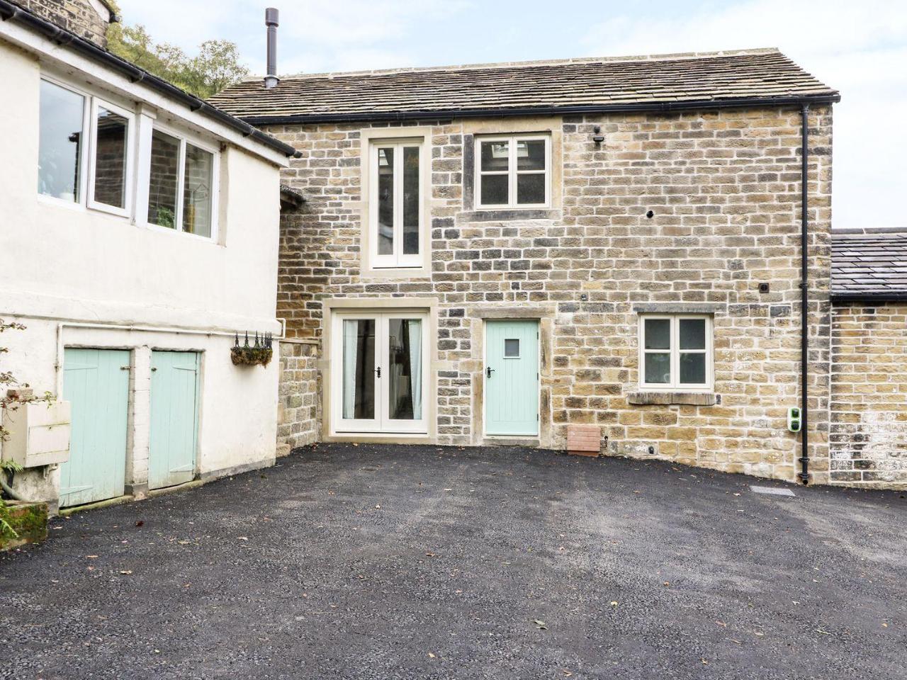 Morgan'S Barn Villa Huddersfield Exterior photo